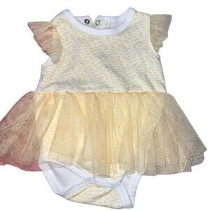 Baby girls clothing size 0-3 months “make a bundle”